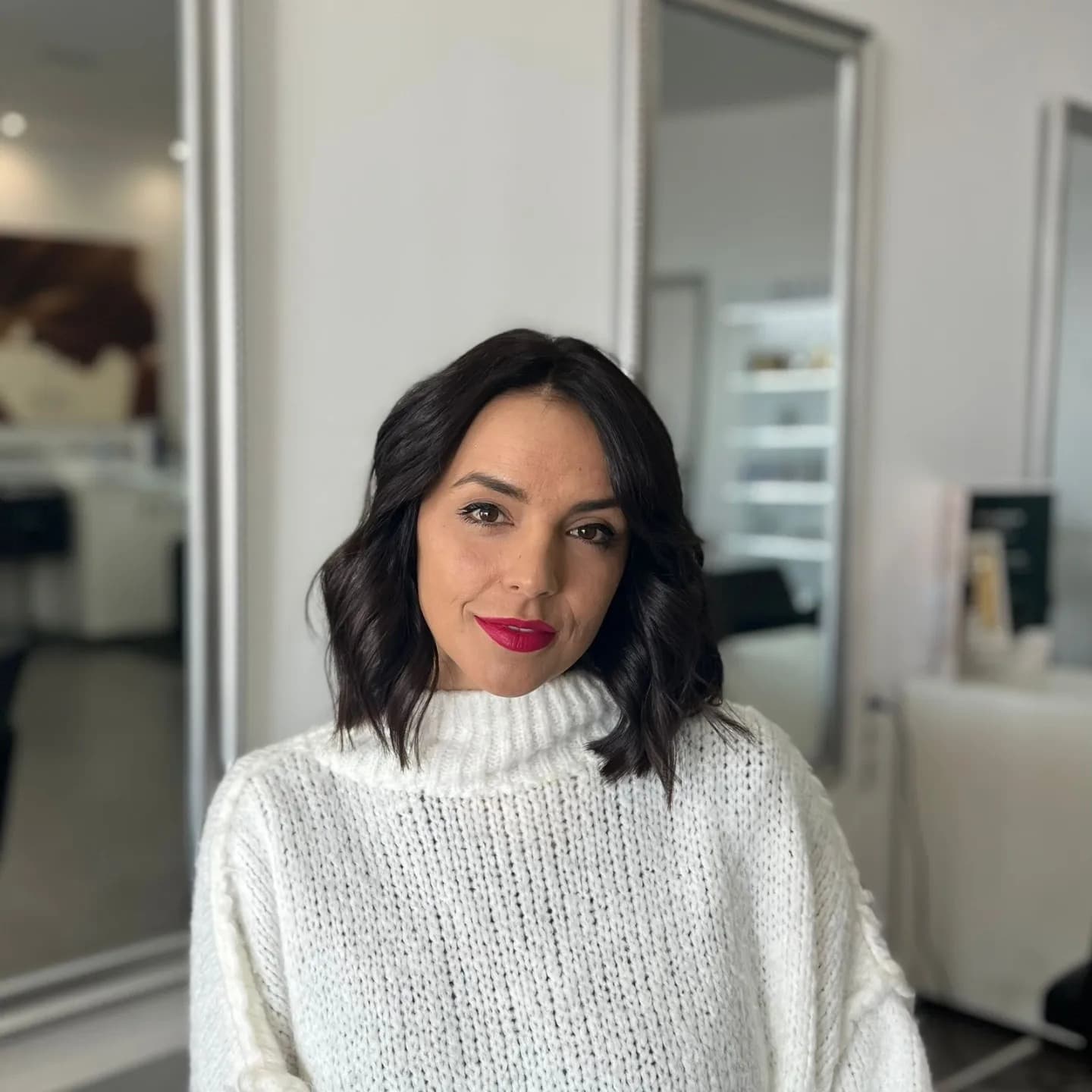 Elisabete Moutinho — bob ondulado escuro